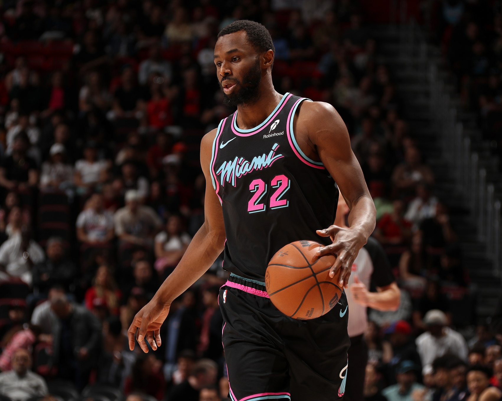 开元体育-复出状态可以！维金斯半场5中4&amp;三分2中1拿到9分3板2断1帽